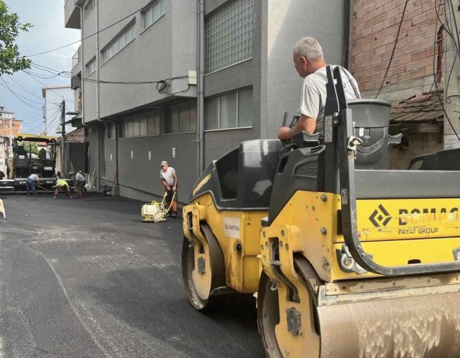 Shtrohet asfaltimi në rrugën “7 Korriku”